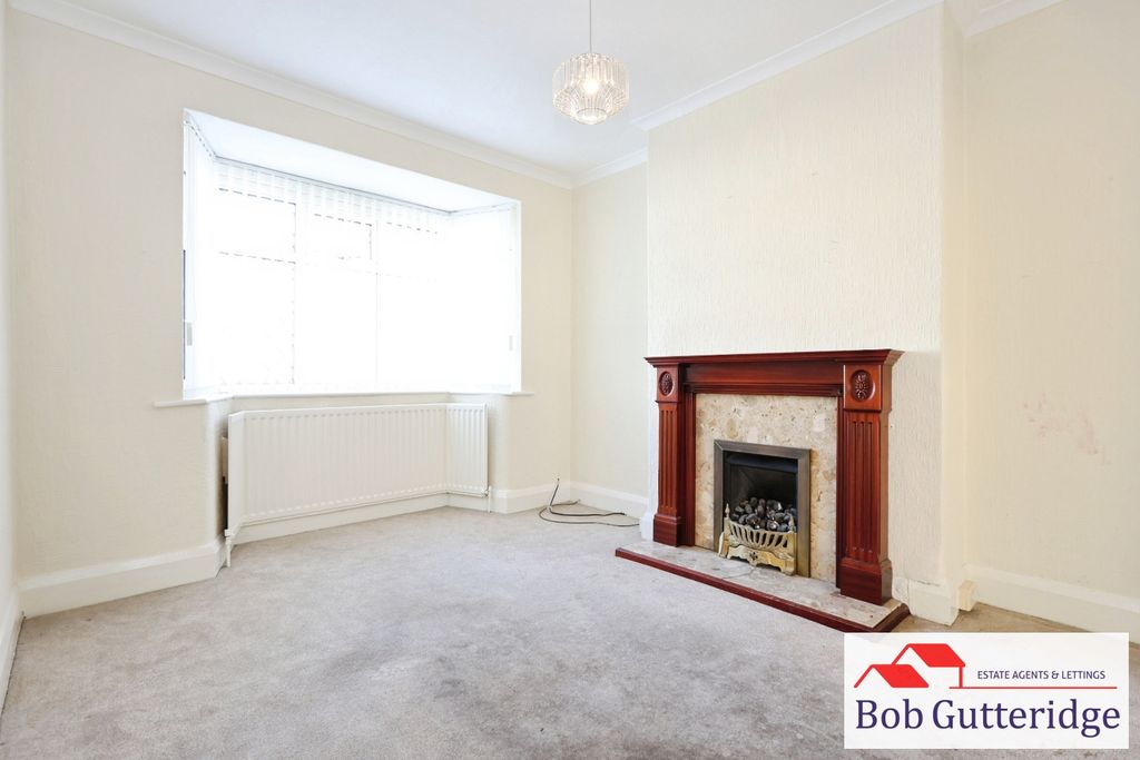 Property photo 2 of 23 Bay Fronted Lounge