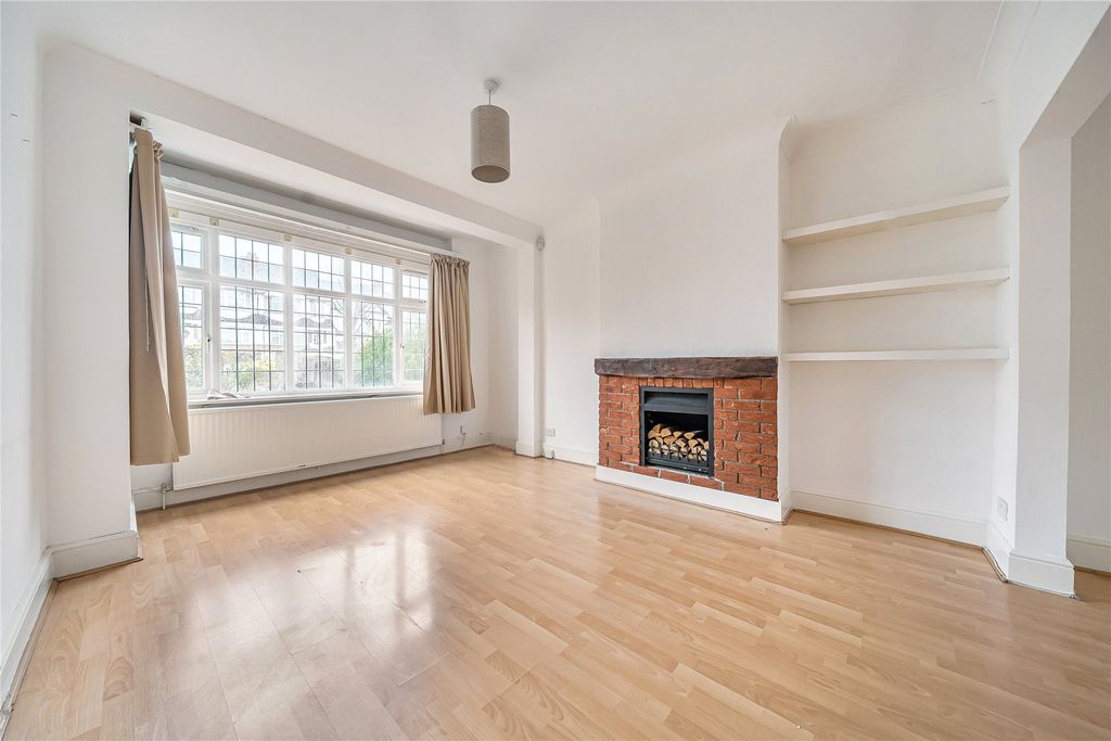 Property photo 2 of 29 Picture No. 17