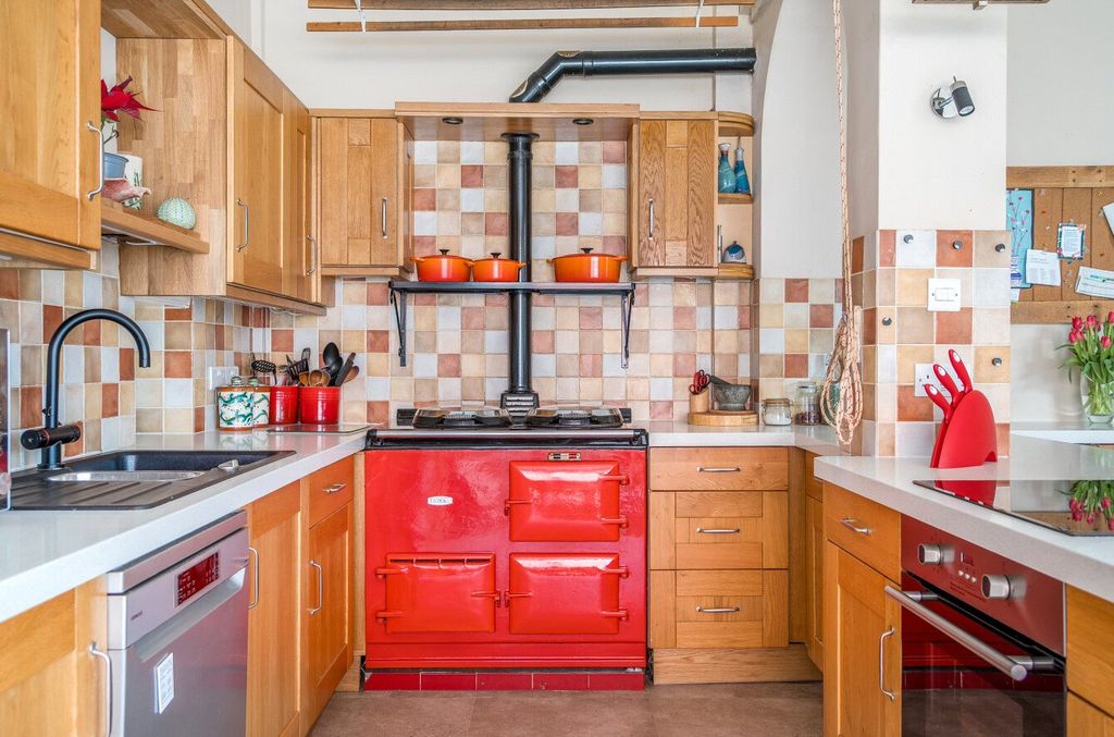 Property photo 3 of 26 Aga