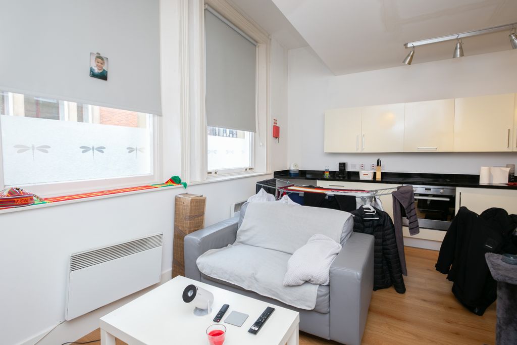 Property photo 2 of 33