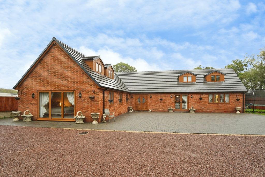 Property photo 1 of 14 Front View