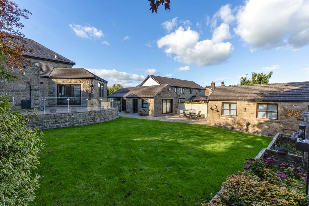 Property photo 2 of 40