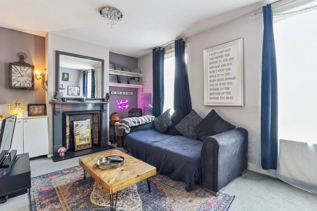 Property photo 3 of 13
