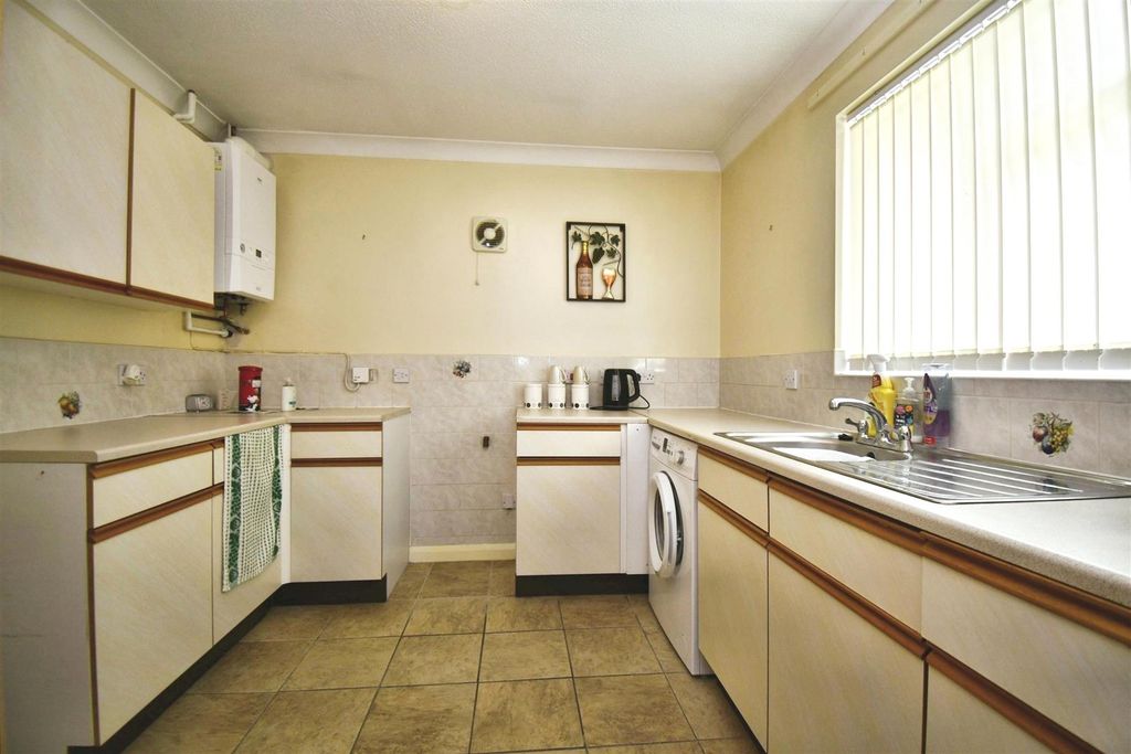 Property photo 3 of 15 Kitchen