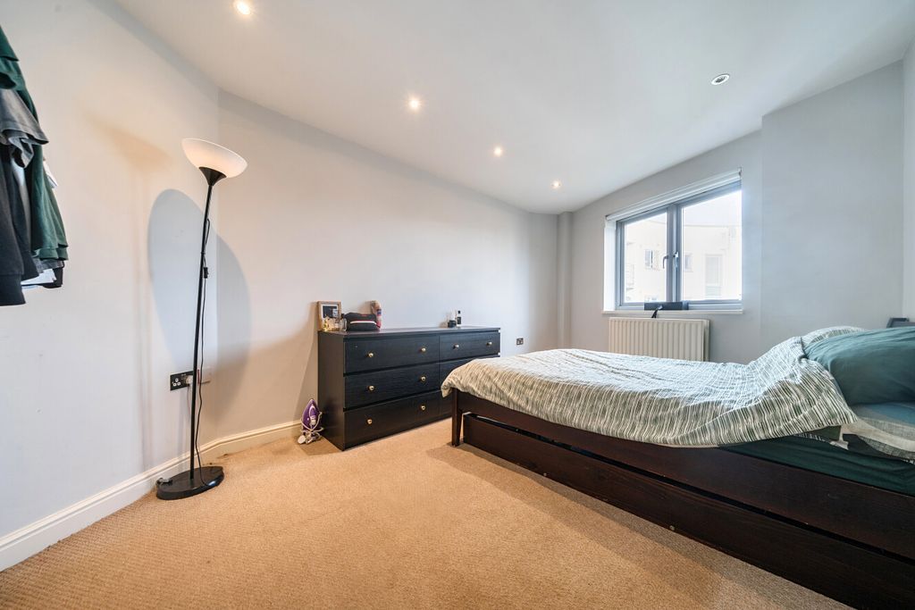 Property photo 3 of 18 1407662-7-698c735...