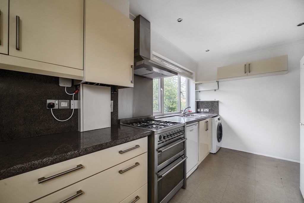 Property photo 3 of 19 1334354-12-6890B7...