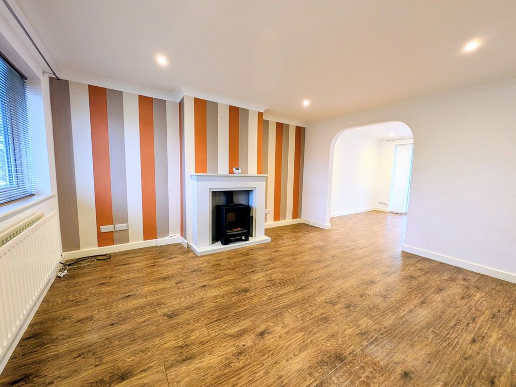 Property photo 2 of 15 1000002896