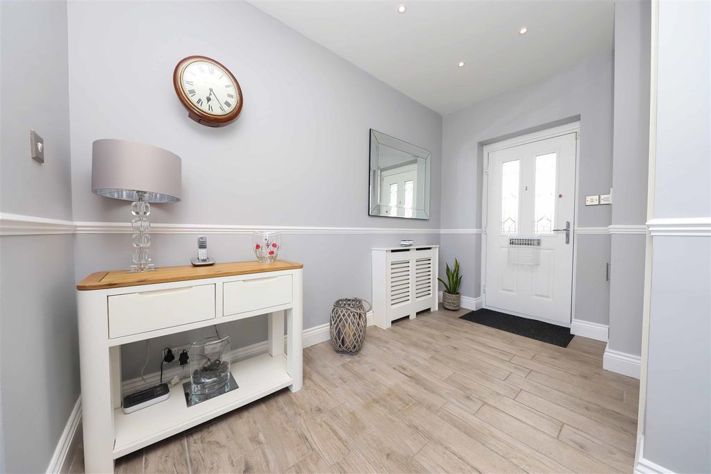 Property photo 2 of 15 Entrance Hall