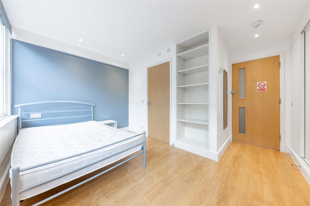 Property photo 2 of 10 Pose-16.Jpg