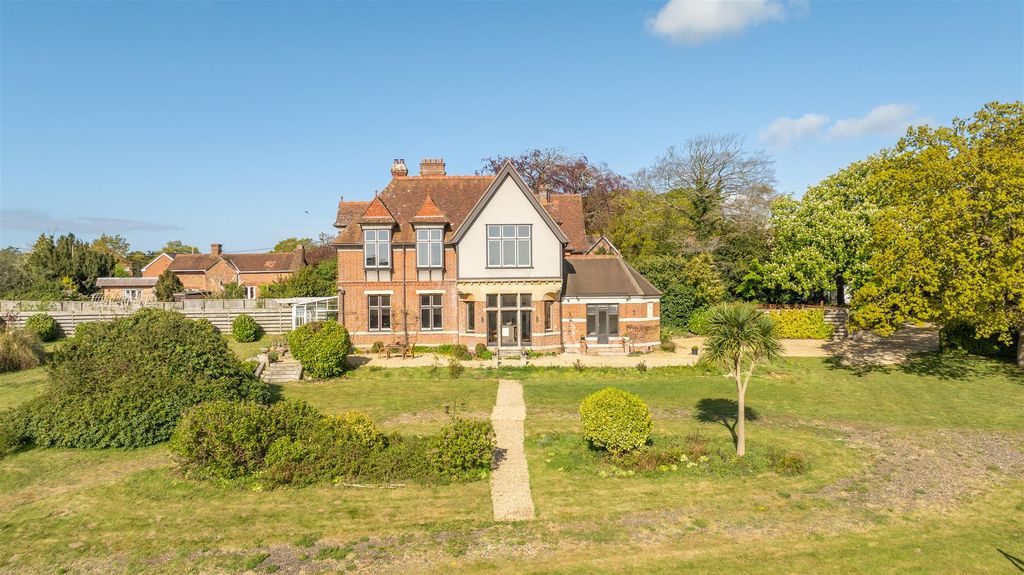 Property photo 1 of 34 Oakfield Grange