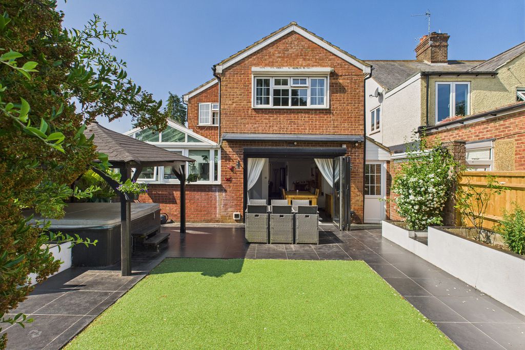Property photo 1 of 32