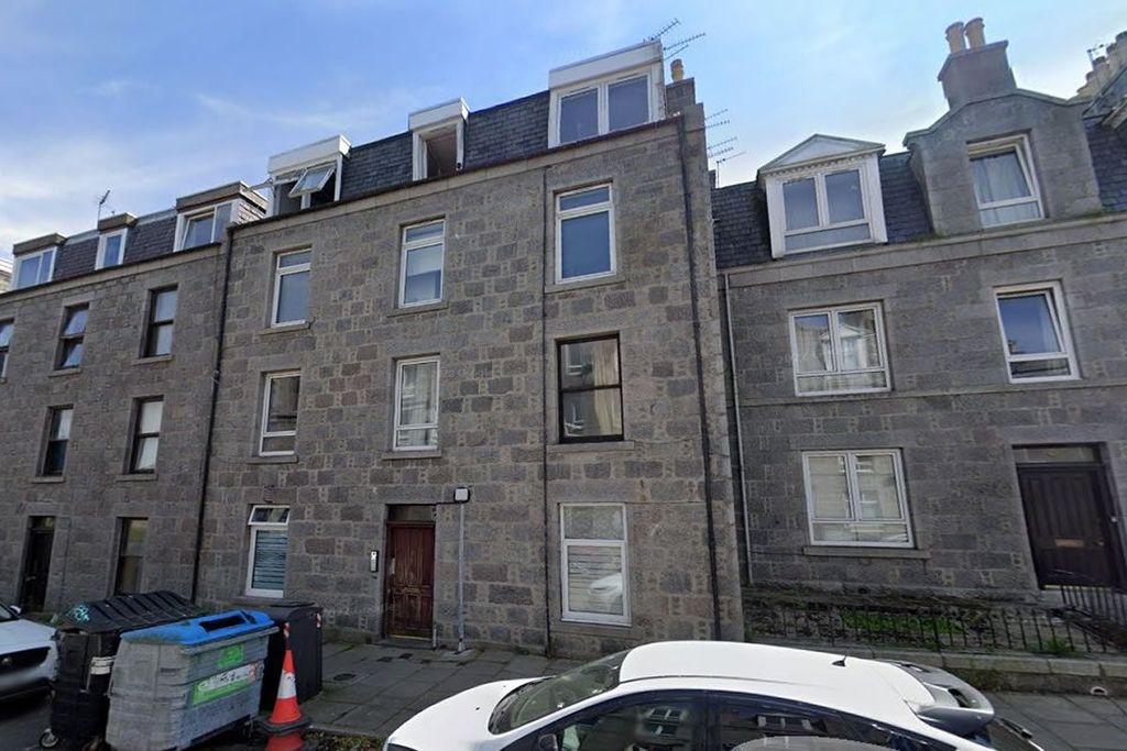 Property photo 1 of 2