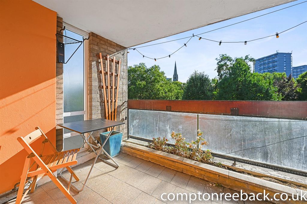 Property photo 3 of 9 Balcony