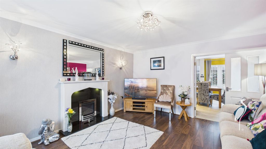 Property photo 3 of 25 Lounge