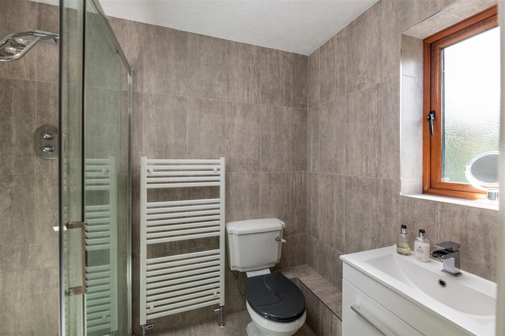 Additional image 11 of 6 bed detached house for saleCrawley Lane, Crawley RH10