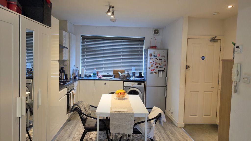 Property photo 2 of 5 Kitchen
