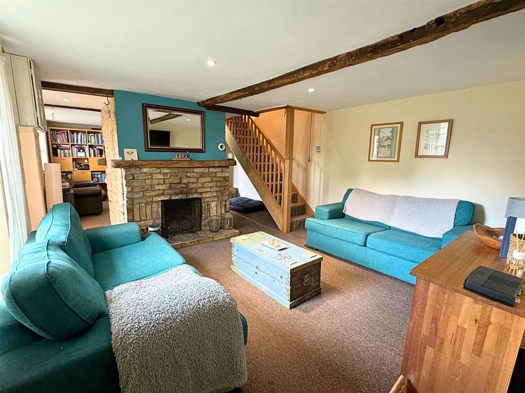 Property photo 2 of 38 Lounge