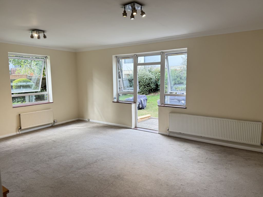 Property photo 1 of 18 3 Bed Flat To Rent Graham Road, London Nw4
