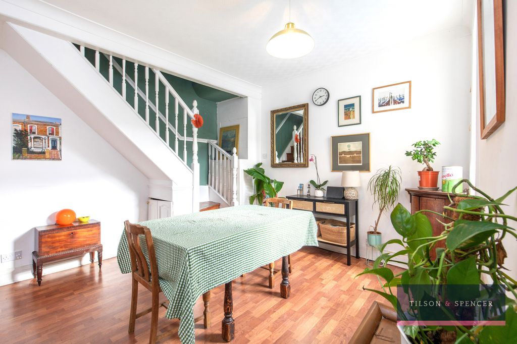 Property photo 3 of 12 1510202514_Tils_90 Seymour Avenue _N17 9Ed_011_Wm