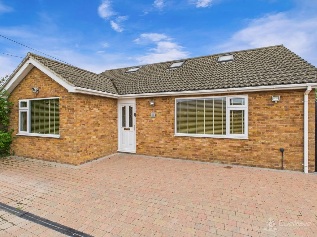 Property photo 1 of 26 Front Of House- Mark Stephens Ewemove Newmarket An