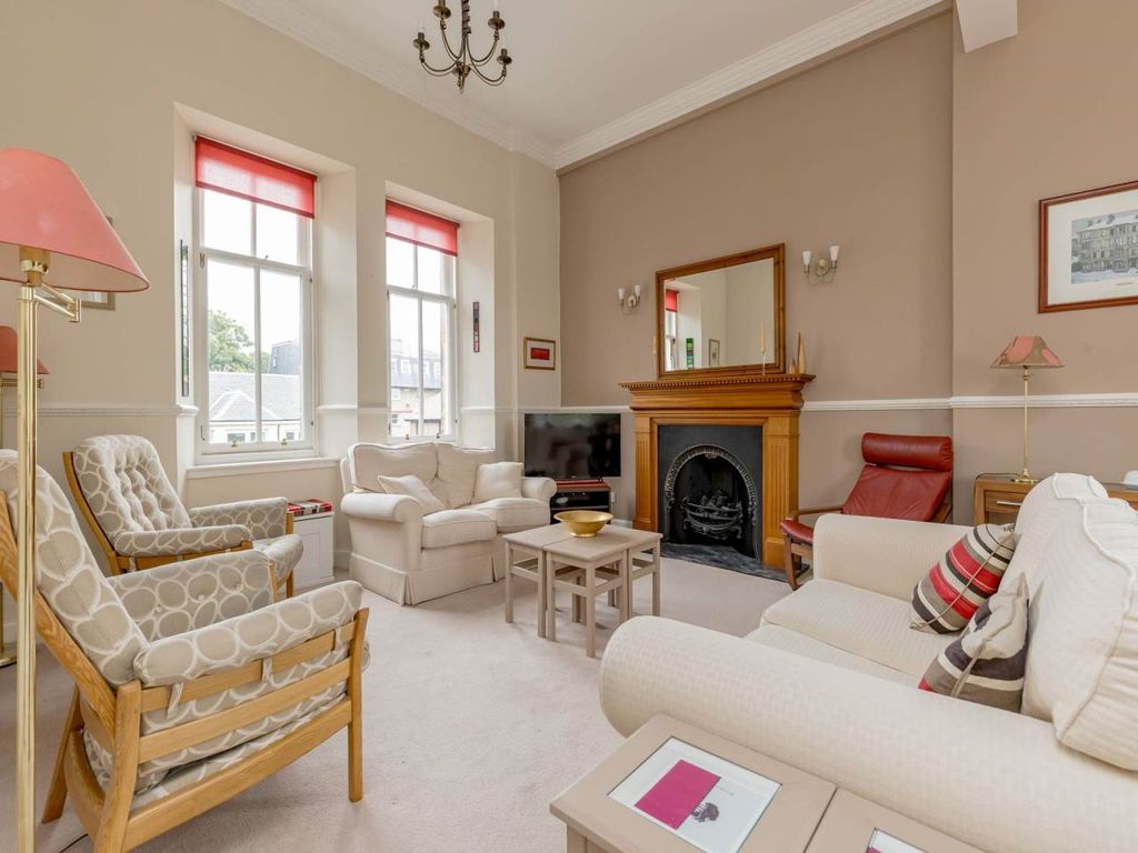 Property photo 2 of 17 79182_Esdaileb-003
