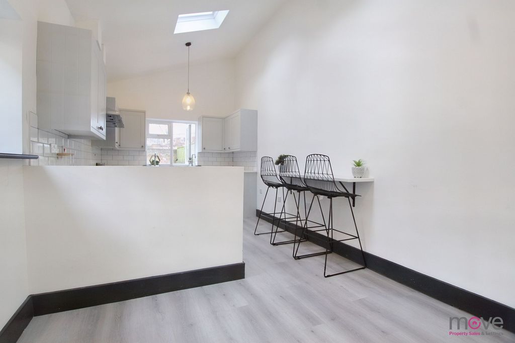 Property photo 1 of 11 Photo 5