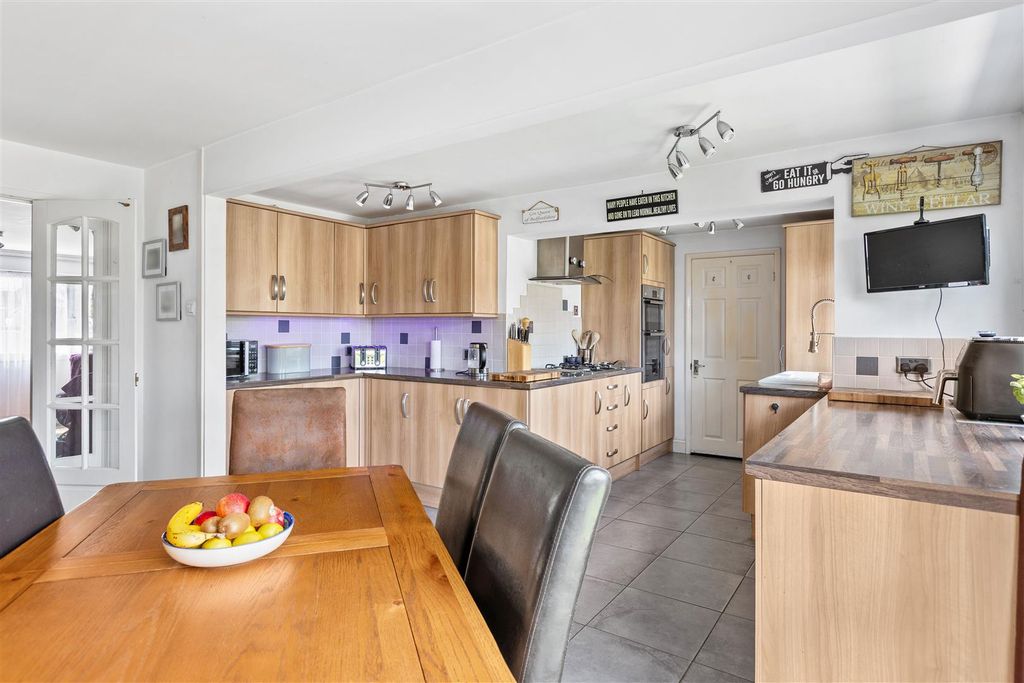 Property photo 2 of 22 Kitchen/Diner