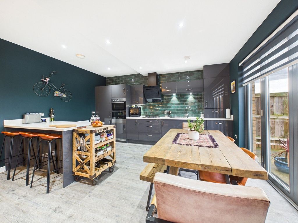 Property photo 3 of 12 Dining Kitchen