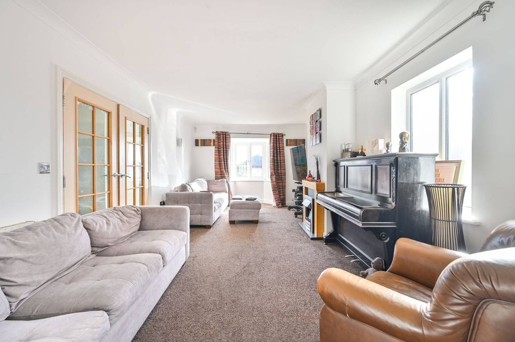 Property photo 3 of 14