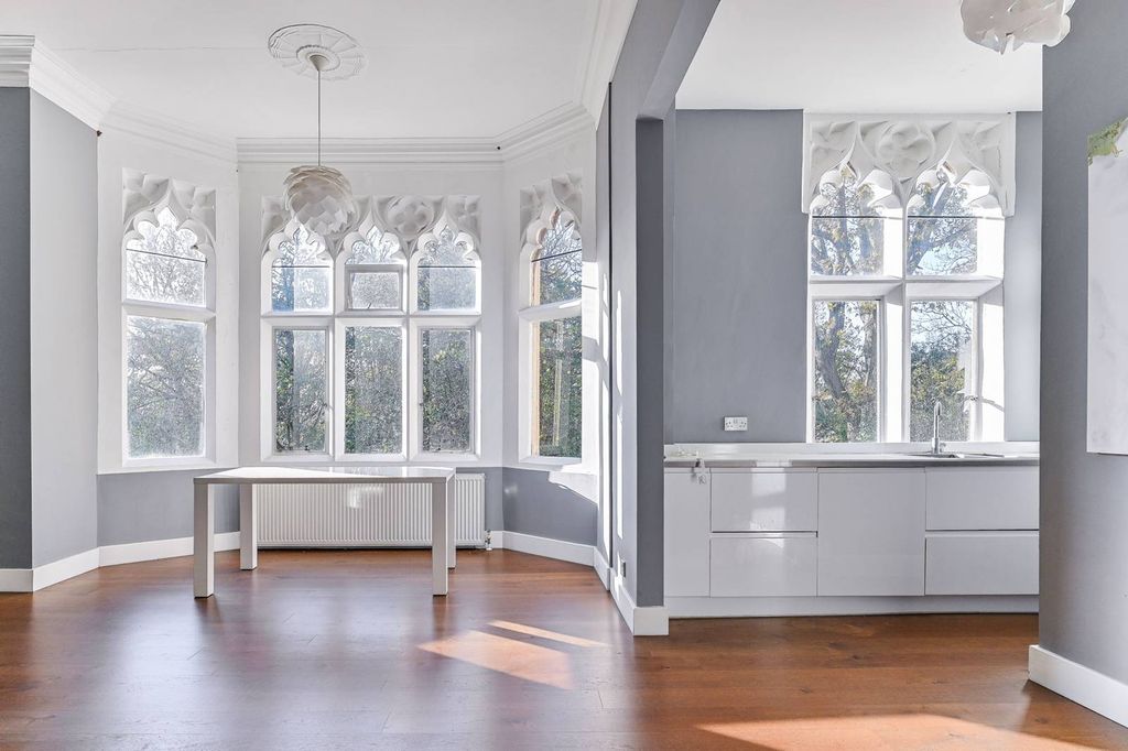 Property photo 2 of 26