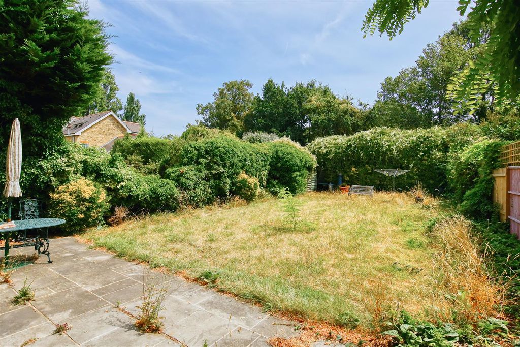 Property photo 2 of 17 15_Earlsfield_Road_Image1_20149_4 Copy.Jpg