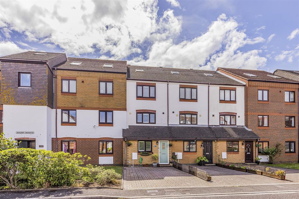 Property photo 2 of 22 Solent Heights, Portsmouth-Porticomarketing-Nexa-4