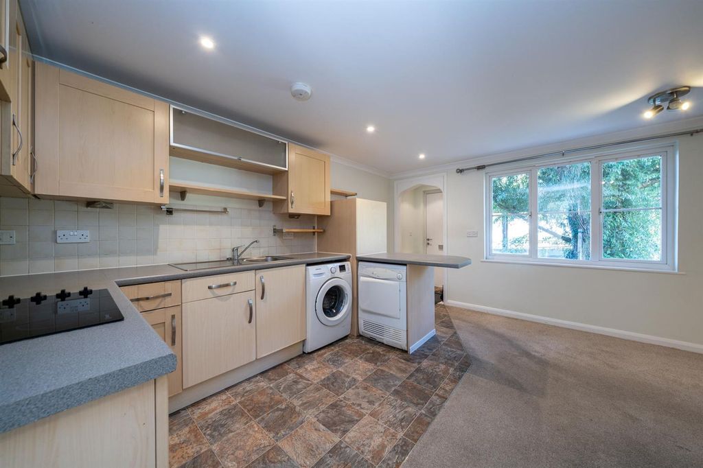 Property photo 2 of 9 Kitchen