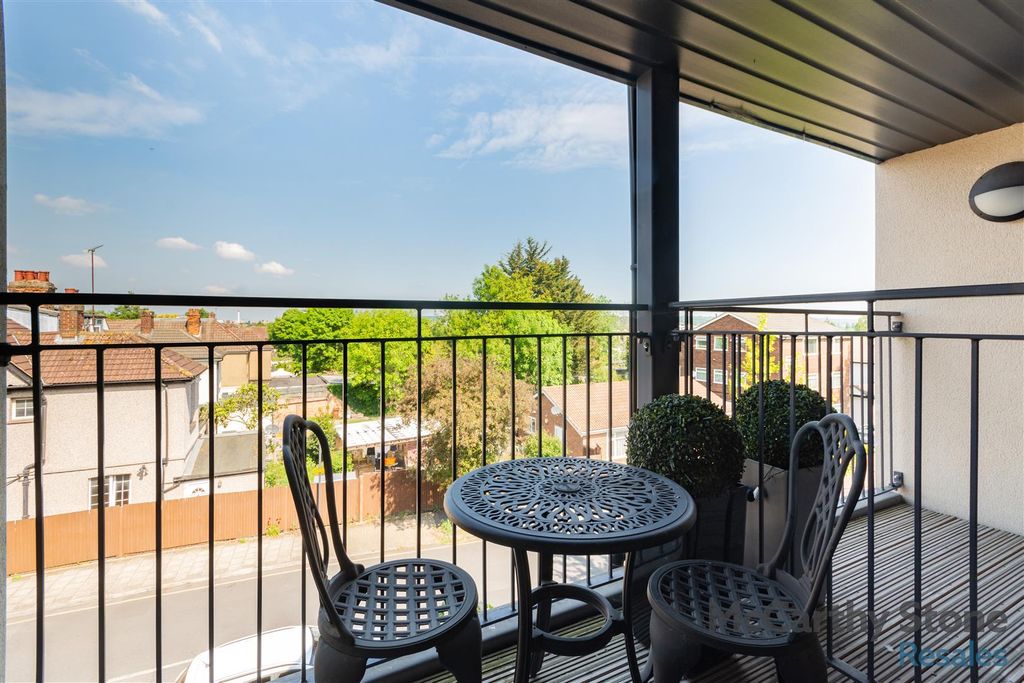 Property photo 1 of 14 8646297-Exterior01.Jpg