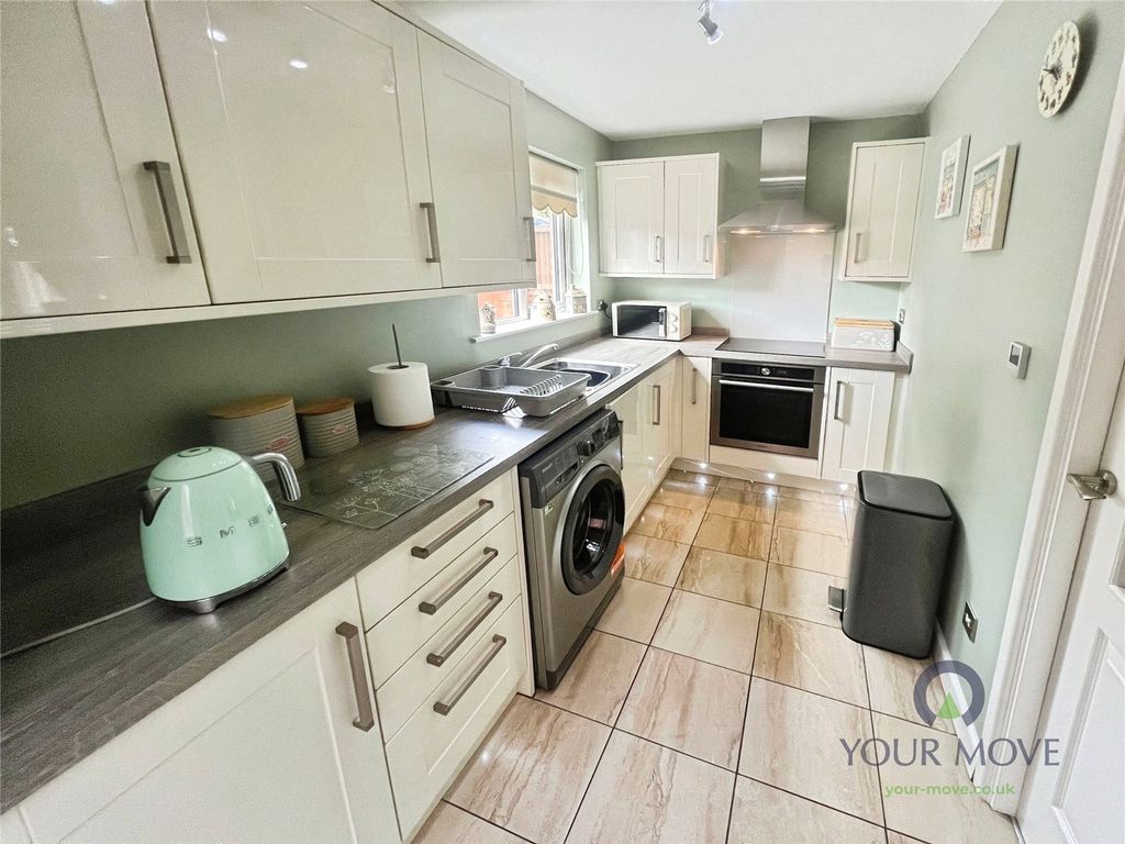 Property photo 2 of 10 Kitchen
