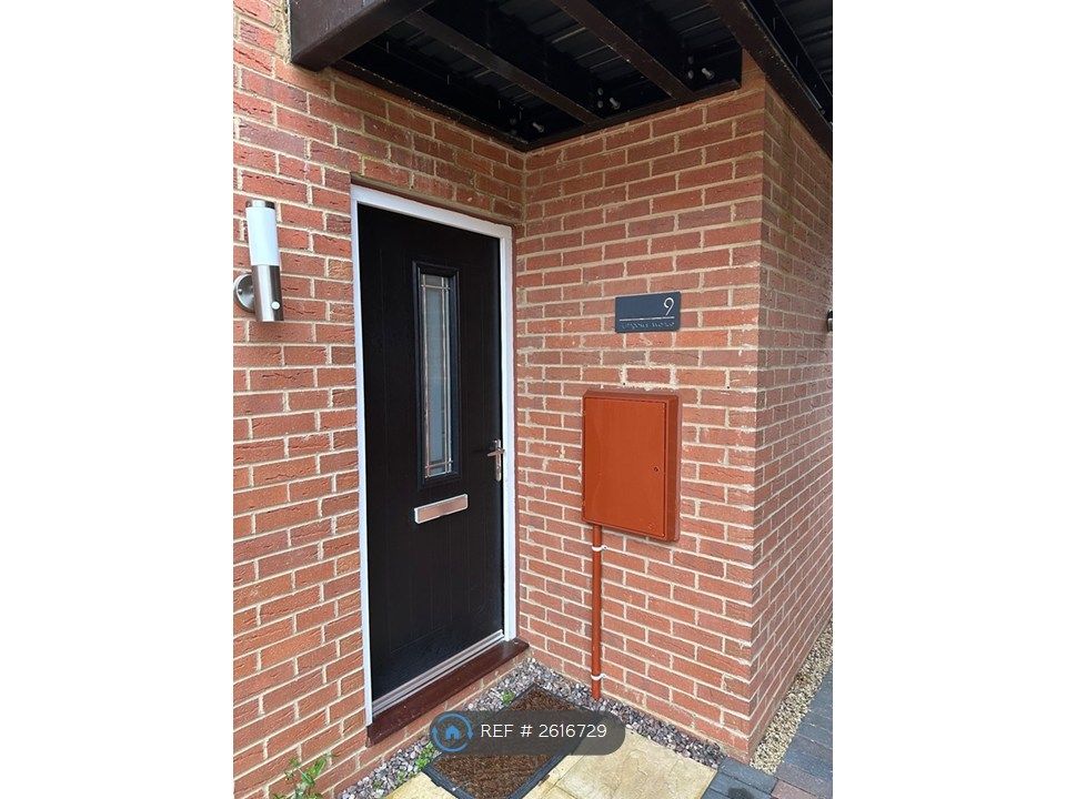 Property photo 2 of 33 Main Door Exterior