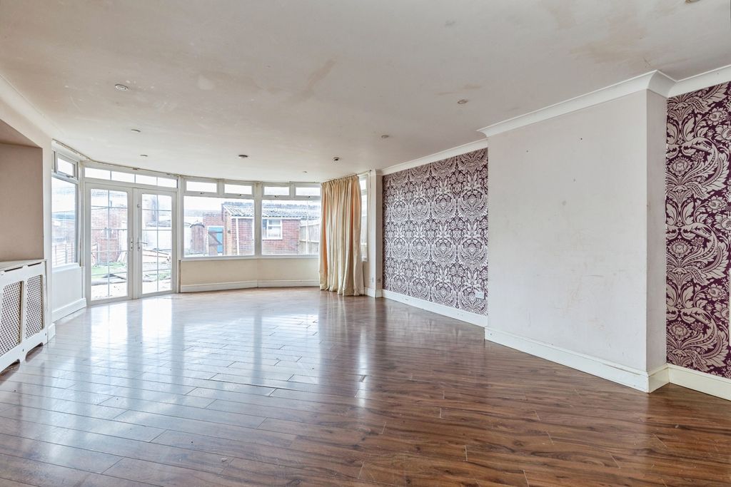 Property photo 2 of 16 Pbox-Img.Jpg