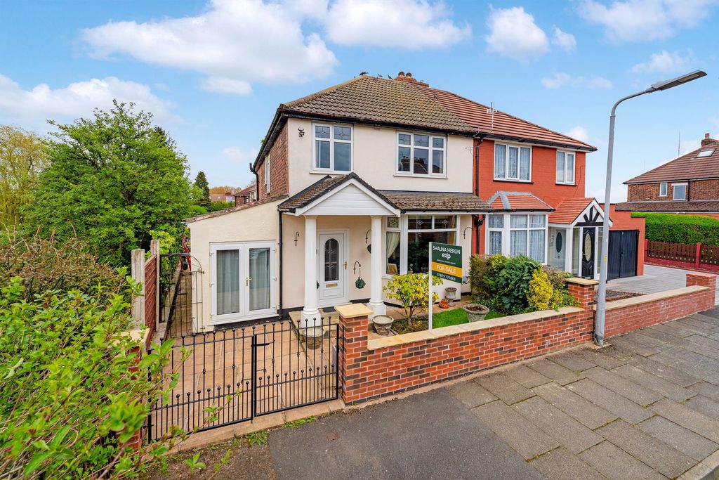 Property photo 2 of 33