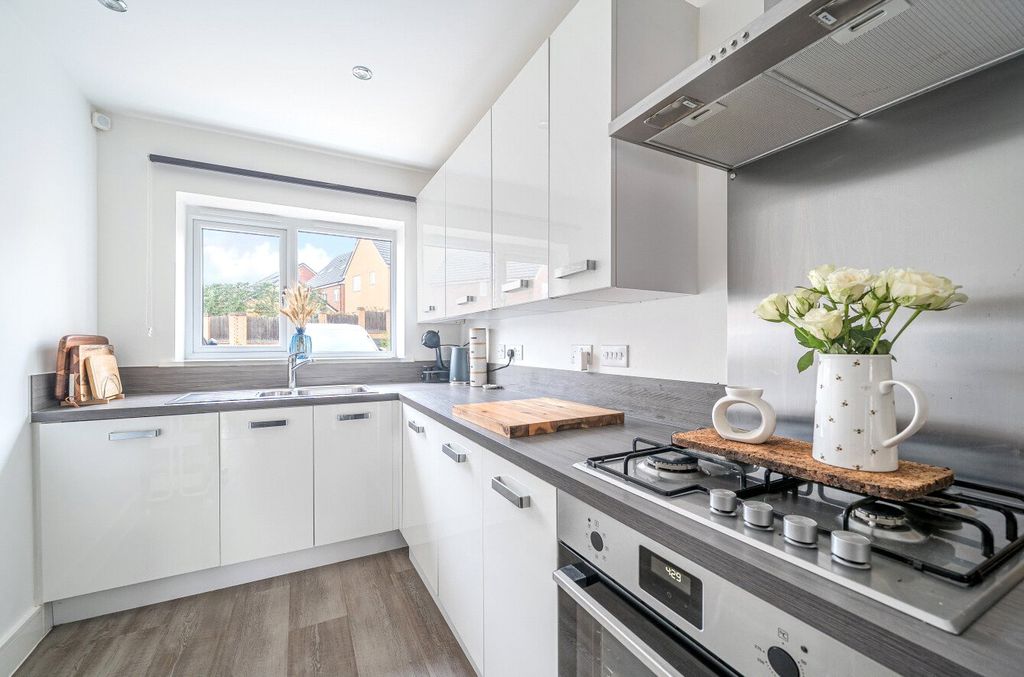 Property photo 2 of 10 1375259-11-690B2A...