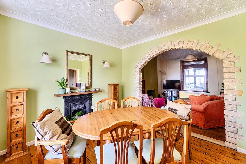 Property photo 2 of 22 Dining Room