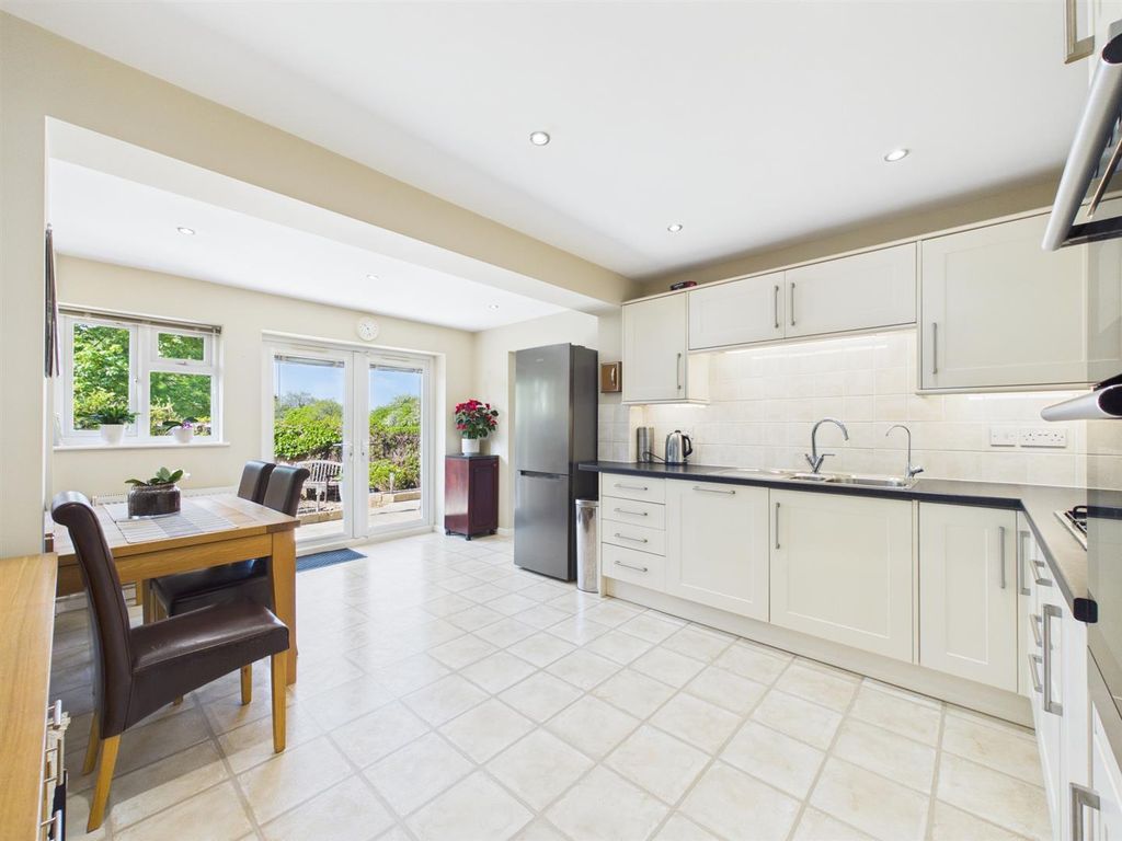 Property photo 3 of 12 Kitchen/Dining Room