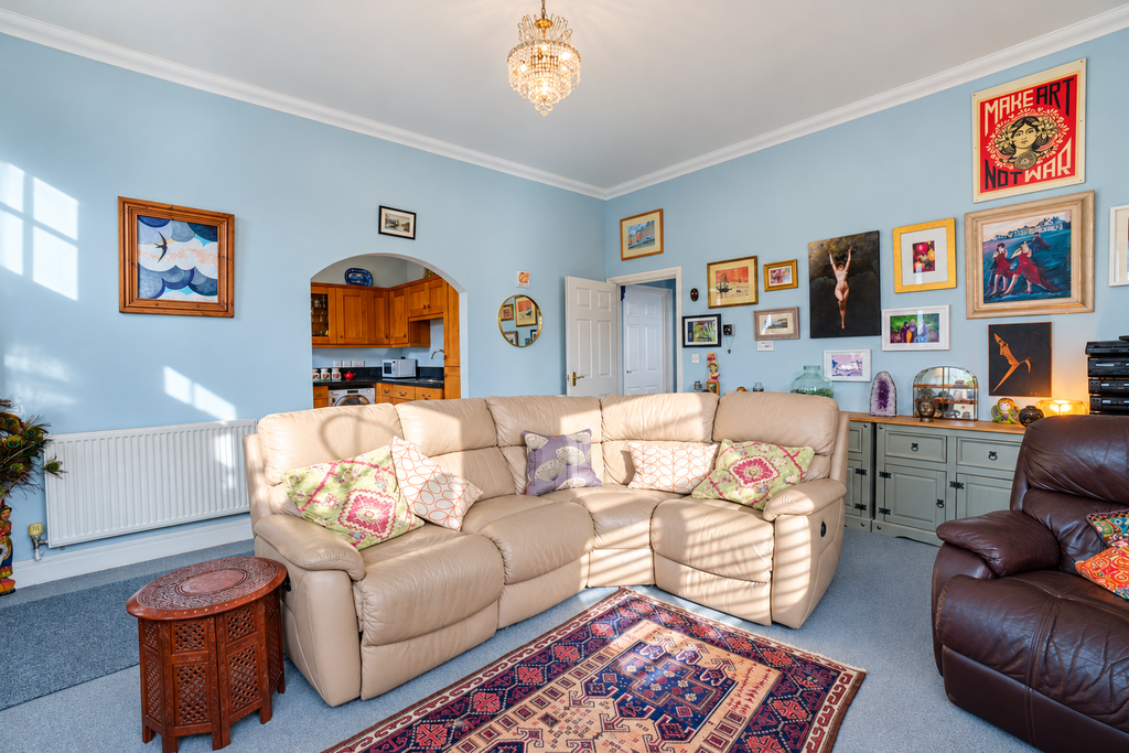 Property photo 2 of 17 004