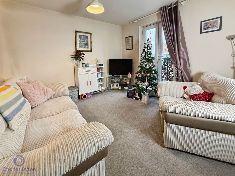 Property photo 3 of 8 Lounge