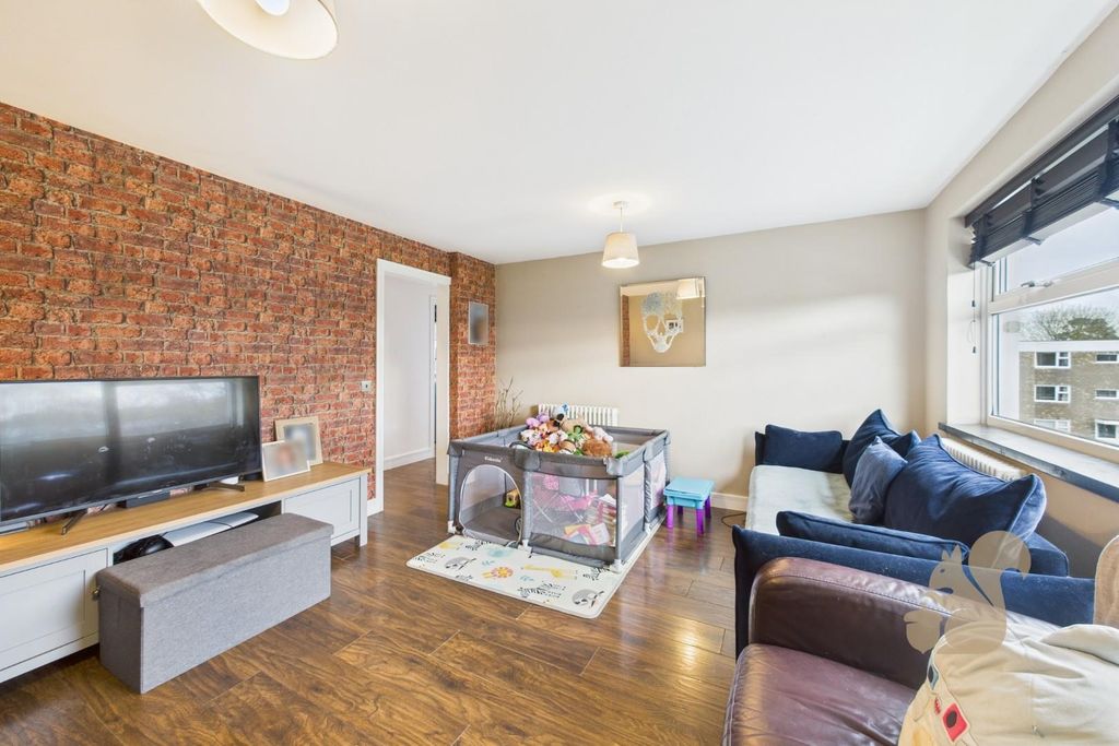 Property photo 2 of 12 Cam01254G0-Pr0384-Still010.Jpg