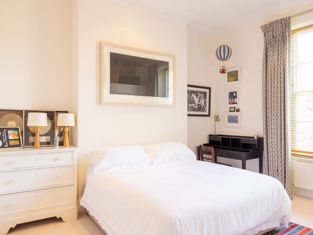 Property photo 3 of 6 Bedroom