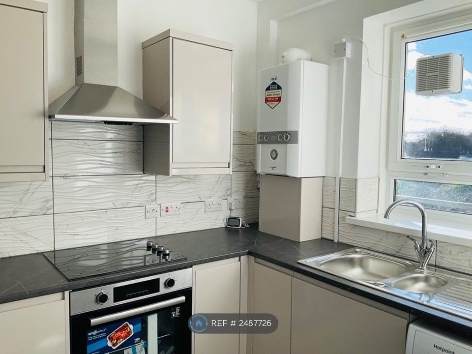 Property photo 1 of 6 Newly Fitted Kitchen