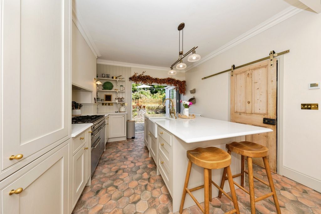 Property photo 3 of 17 Photo