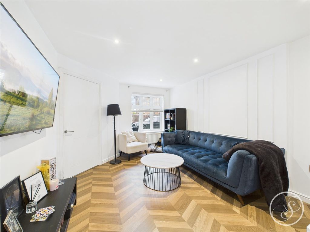 Property photo 3 of 25 Lounge