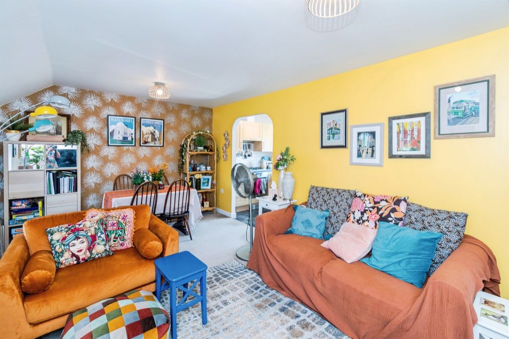 Property photo 2 of 16