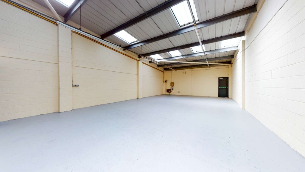 Property photo 3 of 5 8471637-Interior03-800